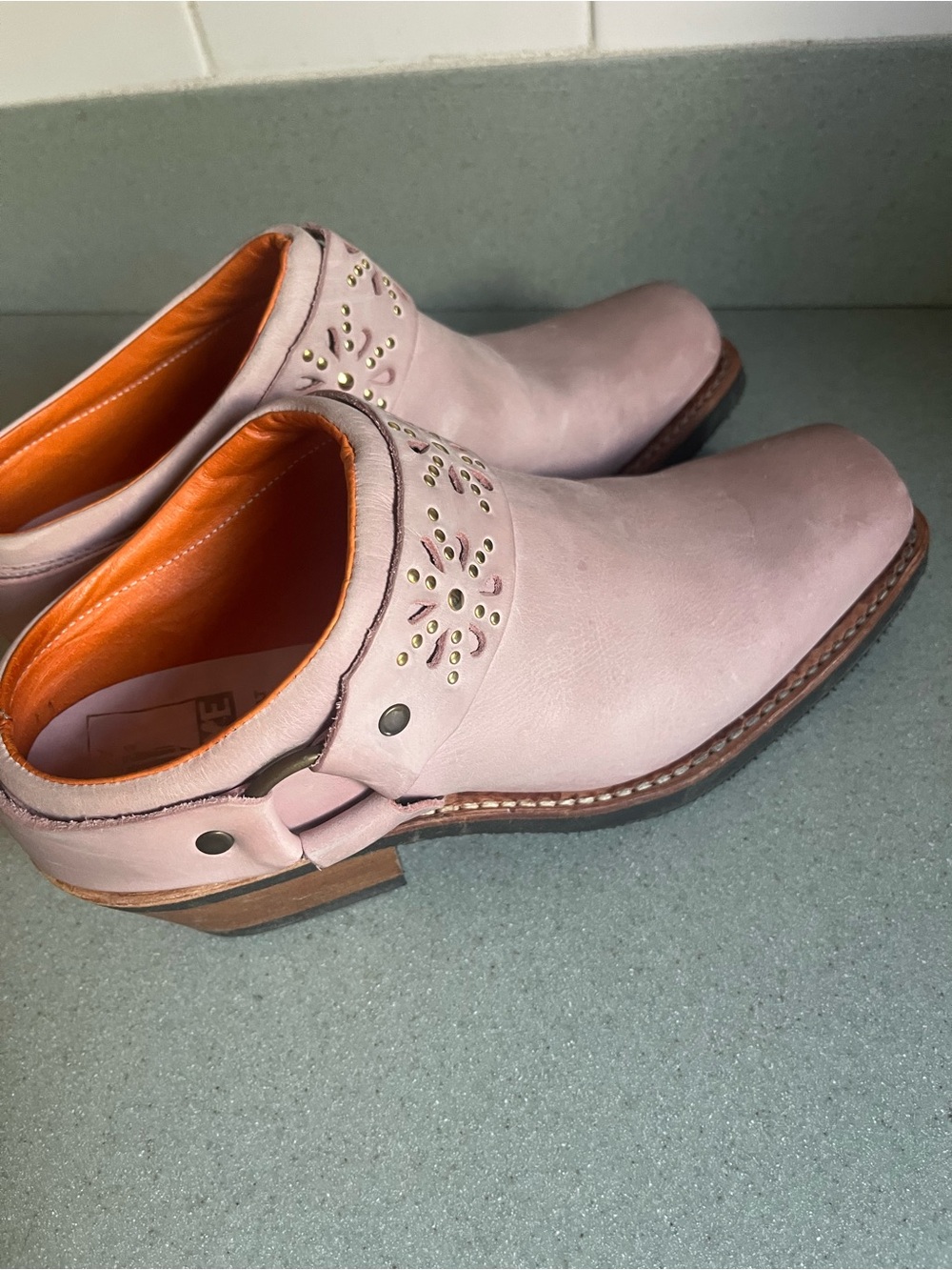 Frye Women's Blush pink Studded Ankle Booties Sz 7.5-8 - Picture 4 of 11